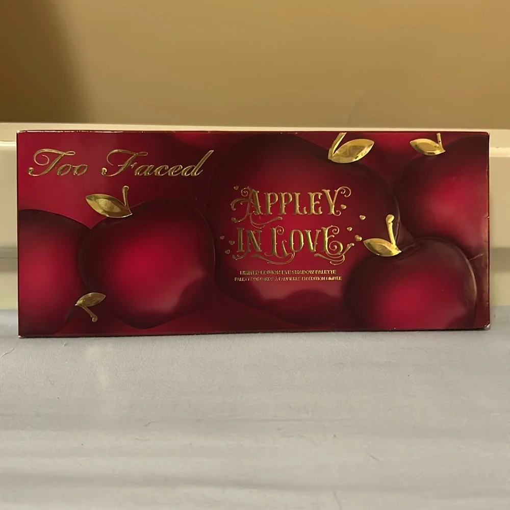 Too Faced Limited Edition Appley In Love - Picture 1 of 3